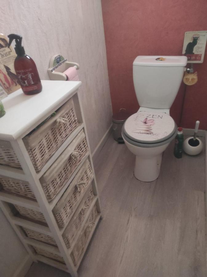 Chambre Spatieuse Avec Grand Lit. Aspet Экстерьер фото