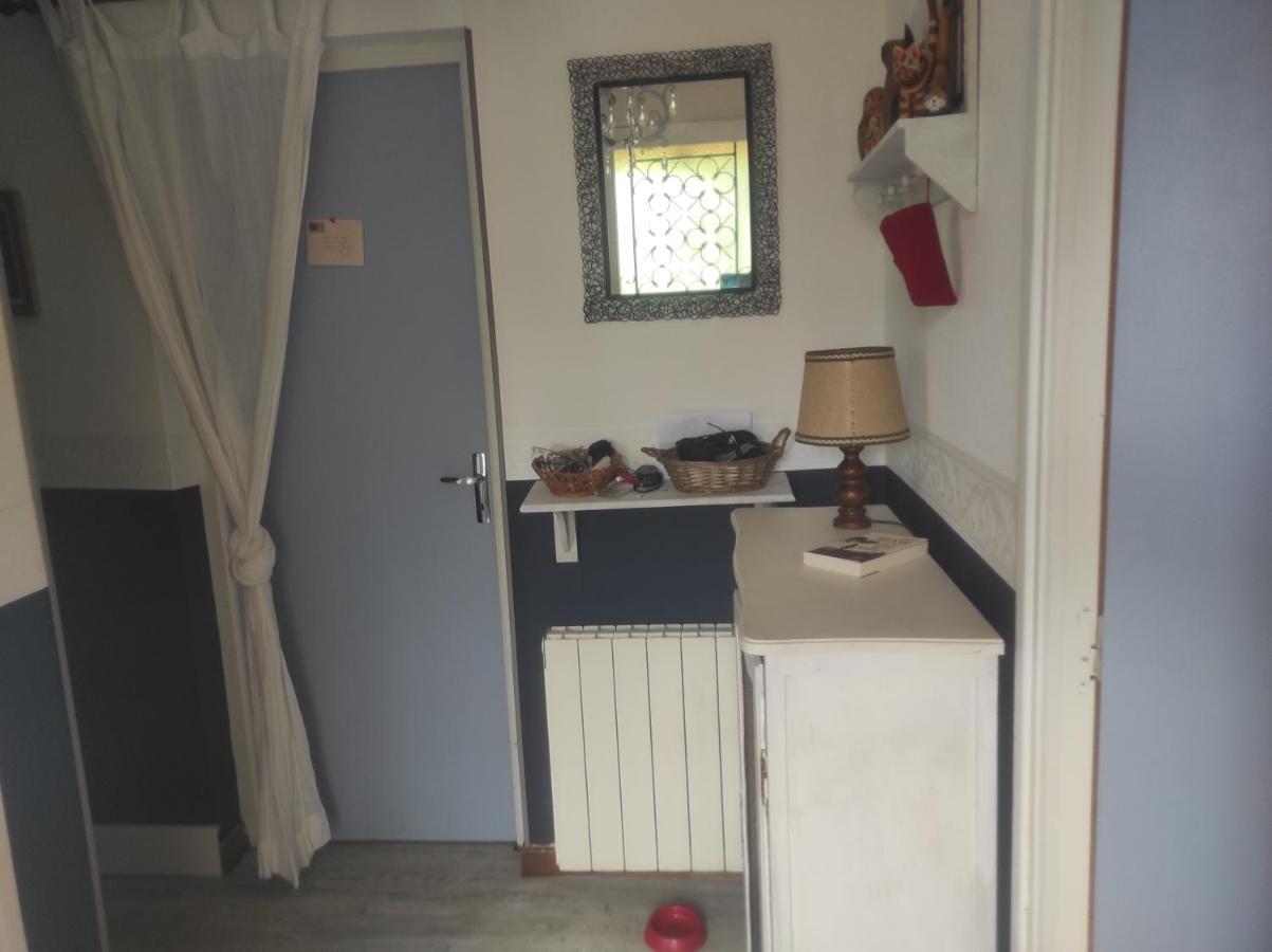 Chambre Spatieuse Avec Grand Lit. Aspet Экстерьер фото